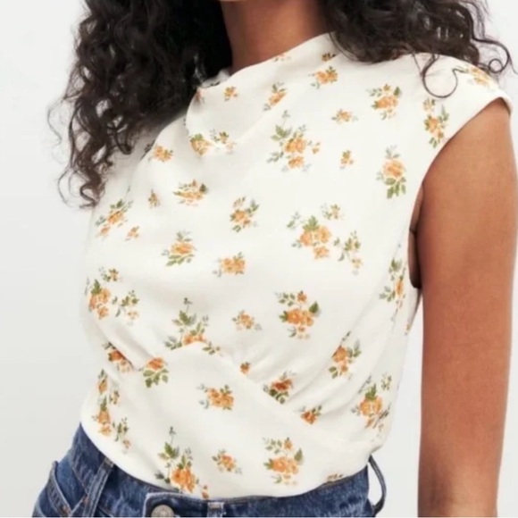 REFORMATION Bettie Top Sz 2 **NWT** - Picture 2 of 12